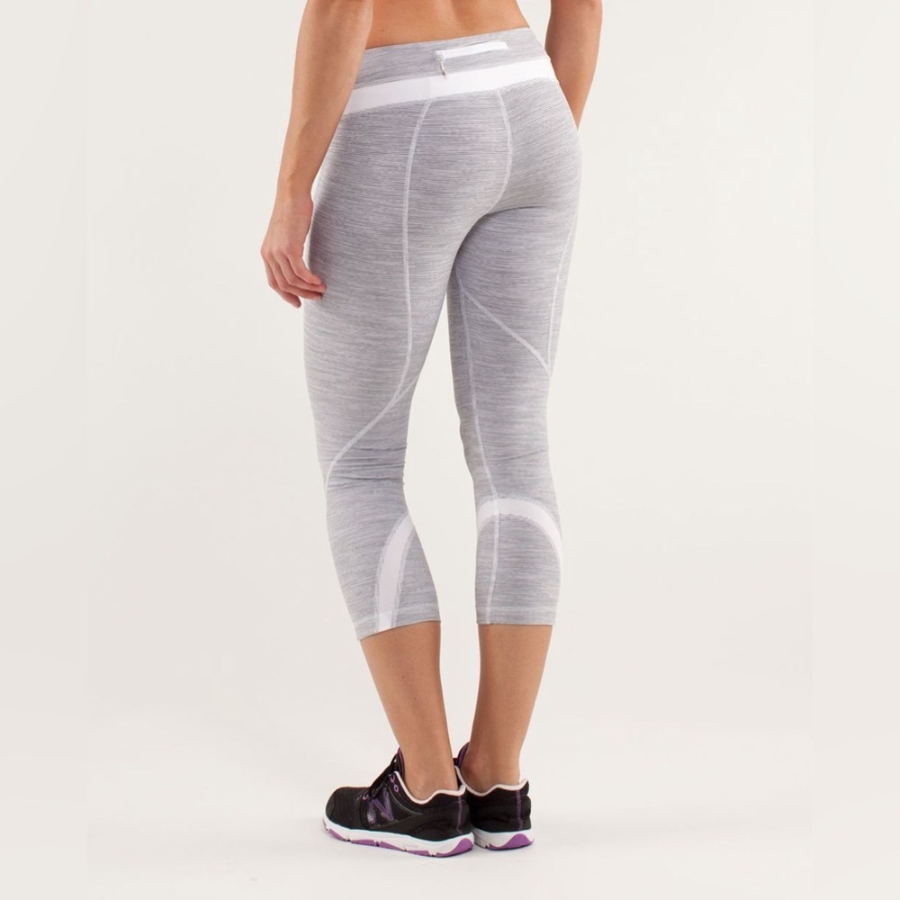LULULEMON ATHLETICA gray Run: Inspire Crop II‎ leggings size 4